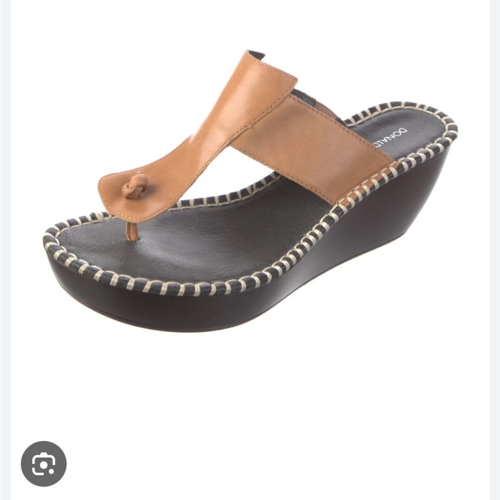 Donald J Pliner Leather T Strap Wedge Sandals 8 boho coastal resort vacation